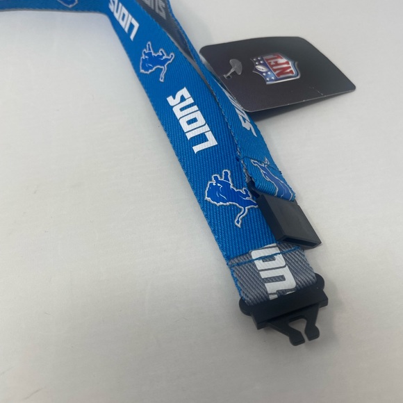 Detroit Lions Lanyard with break away holder for keychains , ID , VIP Passes - Picture 4 of 5